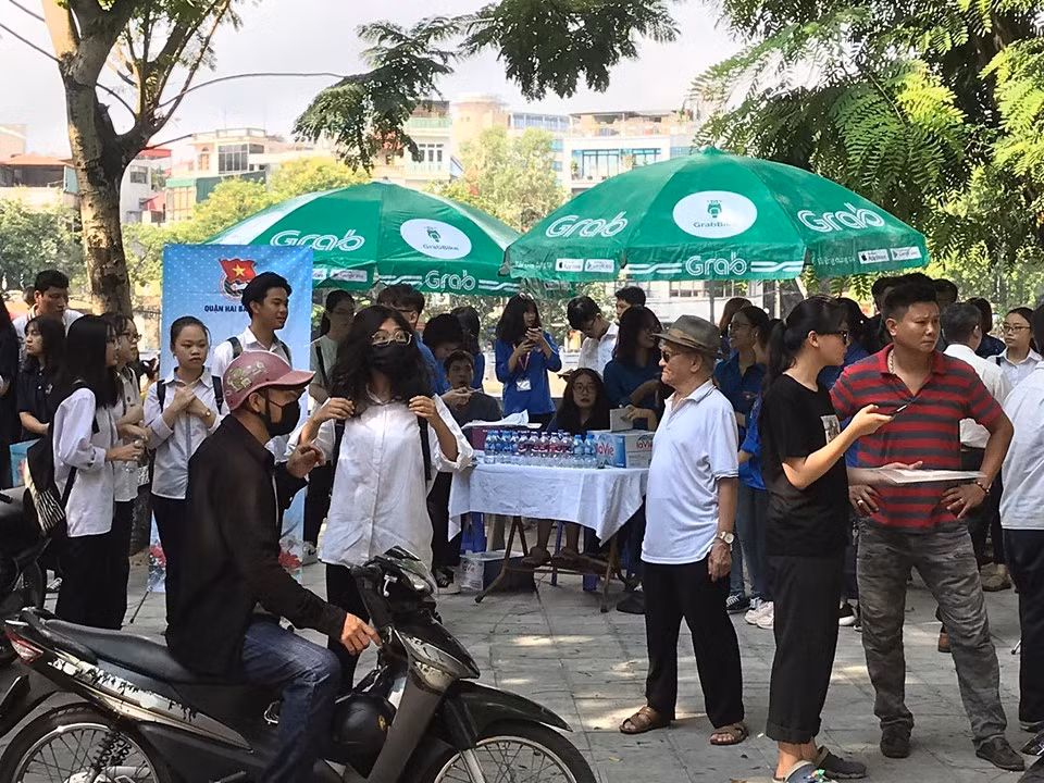 Sang nay gan 89.000 hoc sinh Ha Noi lam thu tuc du thi vao lop 10-Hinh-5