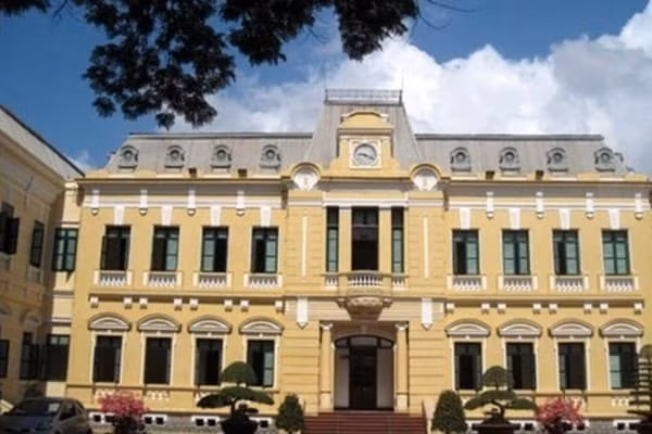 Bat giu 1 chuyen vien Van phong UBND TP Hai Phong