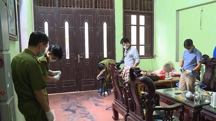 Theo cơ quan điều tra, nguyên nhân các vụ án mạng trong gia đình phần lớn đến từ việc ghen tuông, mâu thuẫn tình cảm. Đơn cử như ngày 28/3, ông V.V.T. (45 tuổi, tại xã Cổ Lũng, huyện Phú Lương, tỉnh Thái Nguyên) chém bà N.T.S. (40 tuổi, vợ ông T.) tại nhà riêng. Sau đó ông T. tự sát, còn bà S. nhập viện trong tình trạng nguy kịch. Nguyên nhân được xác định, do người chồng bị tật nguyền ở nhà, còn vợ là người buôn bán, tiếp xúc với nhiều khách hàng nên ông T. ghen tuông cho rằng mình bị cắm sừng.