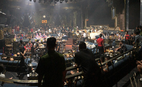  4. Truy kích quán bar, đưa 150 người về đồn: Khoảng 0h15 ngày 23/7, Công an quận Bình Tân phối hợp với Công an phường Bình Trị Đông A bất ngờ kiểm tra quán B-Club (tại địa chỉ 367 Lê Văn Quới, phường Bình Trị Đông A). Công an đã đưa 150 người tại quán bar trên về trụ sở, qua kiểm tra phát hiện hơn 42 người (trong đó có 28 nam, 14 nữ) có kết quả dương tính với ma túy.