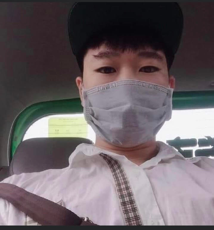 Cướp xong, 2 đối tượng mang chiếc xe của anh Q. đi cầm cố được 4,5 triệu đồng, rồi chia nhau và quay về Hà Nội. Trong những ngày bỏ trốn, 2 tên cướp điềm nhiên chơi game, ăn ngủ tại quán game ngay tại khu vực bến xe Mỹ Đình, nơi chúng đã "săn mồi". Tại đây, 2 tên cướp đã kể lại cho Nguyễn Văn Sơn (SN 1997 trú xã Hoàng Thanh, huyện Hiệp Hòa, tỉnh Bắc Giang) nghe toàn bộ diễn biến vụ cướp tài sản.