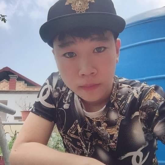 Khi biết Vỹ giết người cướp của, bạn bè cũng giật mình vì tuổi Vỹ còn quá trẻ, tuy nhiên với bản tính lêu lổng, mê game nên hành động tàn độc Vỹ gây ra là điều có thể hiểu được.