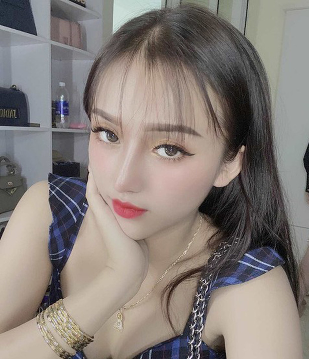 Hoàng Nguyễn Minh Hằng năm nay mới 21 tuổi, là sinh viên nhưng để có tiền tiêu xài, sống sang chảnh và dùng hàng hiệu, cô đã dấn thân vận chuyển và buôn bán ma túy từ nam ra các tỉnh miền Trung. Ngày 19/6, Công an tỉnh Thừa Thiên - Huế đã khởi tố vụ án, khởi tố bị can và bắt tạm giam 2 tháng đối với hot girl sinh viên cầm đầu đường dây ma túy tại Huế cùng hai đồng phạm.