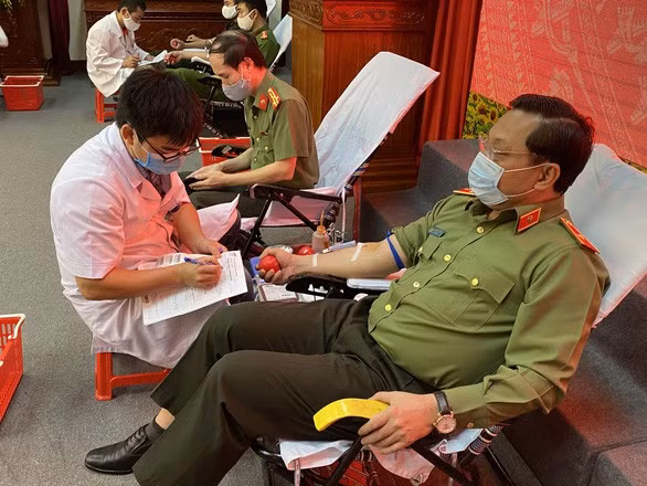 Thiếu tướng Nguyễn Hải Trung là người sát sao công việc, có nhiều đồi mới, tham gia nhiều hoạt động xã hội và được người dân tin tưởng. 