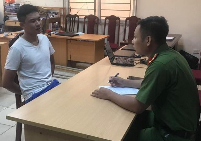 Khẩu súng có 13 viên đạn, trong đó chúng lên kế hoạch 1 viên dùng để bắn công an phường, viên thứ 2 dùng để bắn khách hàng đến giao dịch - Mạnh khai tại cơ quan công an về kế hoạch nổ súng.