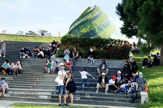 Tin nong ngay 28/7: Ghen tuong, tung tin nguoi tinh nghi mac COVID-19