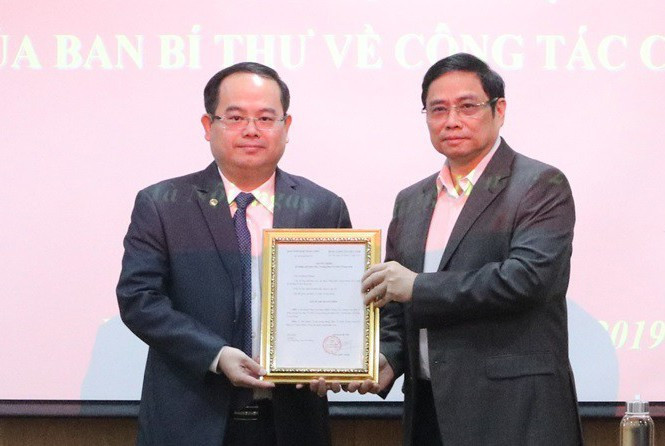 Ngày 6/7, Đại diện Ban Tổ chức Trung ương đã trao quyết định của Ban Bí thư về công tác cán bộ, điều động, chỉ định ông Quản Minh Cường, Phó Ban Tổ chức Trung ương giữ chức Phó Bí thư Tỉnh ủy Đồng Nai. Ông Quản Minh Cường sinh năm 1969, quê Lào Cai. Trước khi giữ chức Phó Trưởng ban Tổ chức T.Ư, ông từng công tác ở Ban Bảo vệ Chính trị Nội bộ T.Ư; Phó vụ trưởng, Vụ trưởng, Cục trưởng Cục Bảo vệ về Chính trị nội bộ.