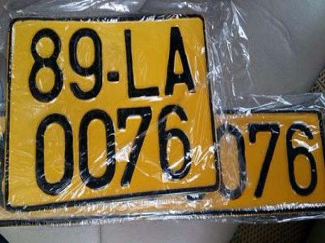 Từ 1/8: Ôtô kinh doanh vận tải dùng biển số màu vàng, chữ đen Tu 1/8: Oto kinh doanh van tai dung bien so mau vang, chu den