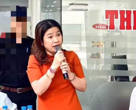 Trước đó, nhiều người dân đã gửi đơn tố giác tội phạm đối với bà Huỳnh Thị Hạnh Phúc (sinh năm 1980, thường trú 122/14A, đường số 11, khu phố 9, phường Trường Thọ, quận Thủ Đức) cùng một số cá nhân có hành vi lừa đảo chiếm đoạt tài sản, thông qua hình thức lập khu dân cư, phân lô đất nền ký các hợp đồng đặt cọc chuyển nhượng quyền sử dụng đất.