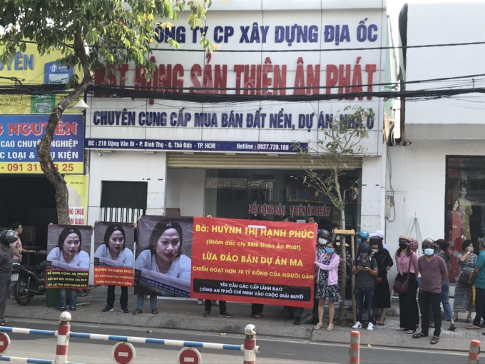 Cơ quan cảnh sát điều tra đã tiến hành kiểm tra, xác minh tố giác về tội phạm và nhận thấy có dấu hiệu của tội phạm lừa đảo chiếm đoạt tài sản. Chính vì vậy, nơi đây đã ra quyết định khởi tố vụ án hình sự “lừa đảo chiếm đoạt tài sản”.