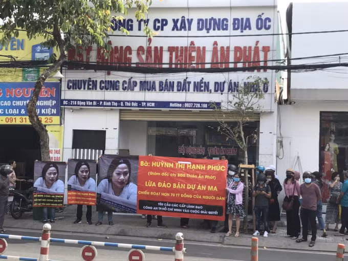 Cơ quan cảnh sát điều tra đã tiến hành kiểm tra, xác minh tố giác về tội phạm và nhận thấy có dấu hiệu của tội phạm lừa đảo chiếm đoạt tài sản. Chính vì vậy, nơi đây đã ra quyết định khởi tố vụ án hình sự “lừa đảo chiếm đoạt tài sản”.