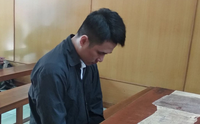  5. Ngáo đá, tưởng người thân là robot: TAND TP.HCM tuyên phạt bị cáo Trương Tín (30 tuổi, ngụ Bình Tân) mức án tử hình về tội “giết người”. Tín khai gây án không phải vì mâu thuẫn, cự cãi mà do sử dụng ma túy, gây ảo giác thấy các mẹ, bà ngoại và gì là robot muốn hại mình nên đã lấy dao gây án. Trương Tín nghiện ma túy, đã hai lần được đưa vào trại cai nghiện vào năm 2011 và năm 2017.