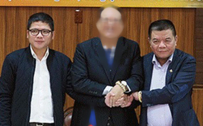 Trần Duy Tùng được biết đến là con trai ông Trần Bắc Hà (nguyên Chủ tịch BIDV), bị truy tố về tội chiếm đoạt tài sản của BIDV và rửa tiền khi đầu tư trái phép 10,4 triệu USD vào một ngân hàng tại Lào.