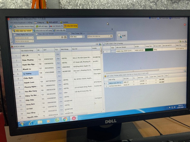 Khoảng 40 nhân viên ngồi máy tính chốt đơn hàng bằng phần mềm chuyên nghiệp, quản lý tập trung.