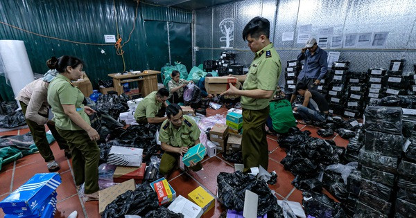 Trong một tháng, trung bình, kho hàng này đã bán thị trường 30.000 đơn hàng, trung bình mỗi đơn hàng có từ 2,8-3 sản phẩm. Đáng chú ý, doanh thu theo điều tra những tháng gần đây hơn 10 tỷ đồng/tháng. Cũng do số lượng hàng lớn nên cơ quan chức năng phải kiểm kê hàng trong nhiều ngày.