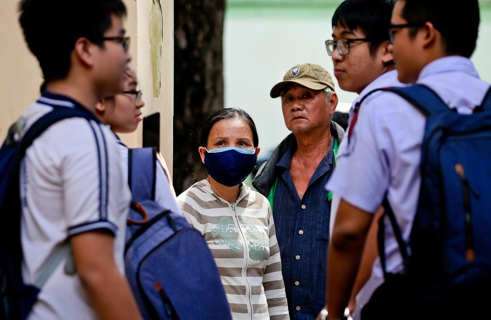 Hoc sinh TP.HCM truoc gio thi lop 10, khoang 16.000 em se rot cong lap-Hinh-4