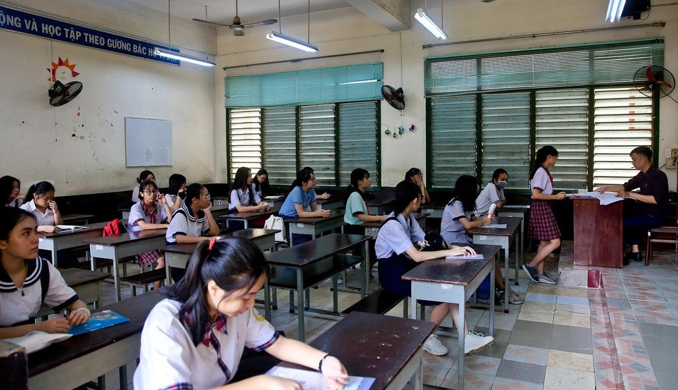 Hoc sinh TP.HCM truoc gio thi lop 10, khoang 16.000 em se rot cong lap-Hinh-5
