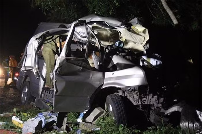 Xe 16 cho dam xe tai, 8 nguoi chet o Binh Thuan: Danh tinh nan nhan