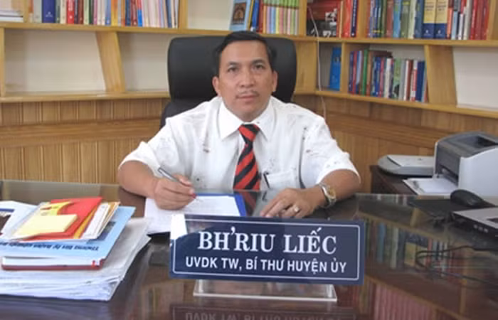 Loạt quan chức Việt xin thôi chức: Nguyên nhân là gì? Loat quan chuc Viet xin thoi chuc: Nguyen nhan la gi?