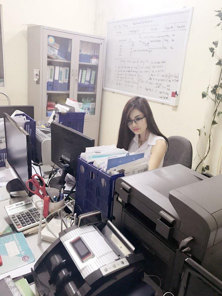 Khi chị Nhung đưa tài xế Grab đến Bệnh viện Đức Giang thì đã gần 4h sáng. Sau đó chị về nhà nhưng cứ trằn trọc, nóng ruột không biết anh này được chuyển sang Bệnh viện Bạch Mai hay Việt Đức để chữa trị. Đến sáng, sau khi xin được số điện thoại người nhà nạn nhân, biết anh Q. đã được chuyển sang điều trị tại Bệnh viện Việt Đức nên chị vội tìm đến.