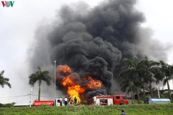 Chay kho hoa chat Long Bien: Khong khi co chat hoa hoc vuot chuan gan 20 lan