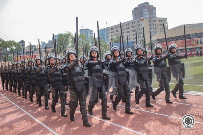 Cảnh sát cơ động tham dự buổi tổng duyệt.