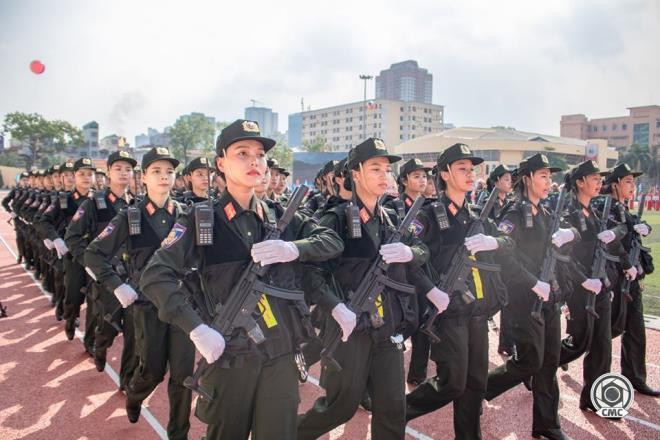 Các nữ Cảnh sát cơ động tham dự buổi tổng duyệt. (Ảnh: C500)