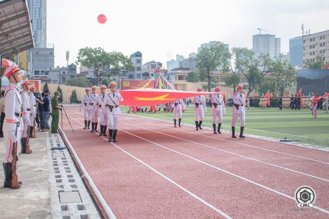 Buổi tổng duyệt diễn ra với các nội dung: Nghi lễ khai mạc, thắp đuốc Đại hội khỏe; Duyệt đội ngũ và biểu diễn quân sự, võ thuật của lực lượng Cảnh sát cơ động Bộ Công an. (Ảnh: C500)