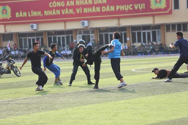 Cảnh sát Cơ động tấn công, trấn áp (Ảnh: C500)