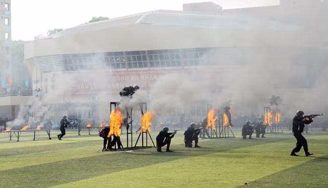 Diễn tập tấn công chống khủng bố. (Ảnh: C500)