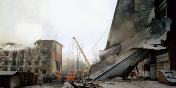 Nguyên nhân tai nạn được xác định là hoàn toàn do lỗi của con người, bao gồm cả tổ bay lẫn thợ bảo đảm mặt đất. Chiếc An-124 này vừa hoàn thành chặng bay giao 2 chiếc Su-27 khác cho Việt Nam vào ngày 1/12/1997, quay về Nga để tiếp tục chuyến bay tiếp theo vào ngày 6/12/1997.