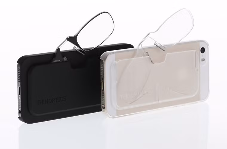 Chiếc ốp kiêm hộp đựng kính đeo mắt.