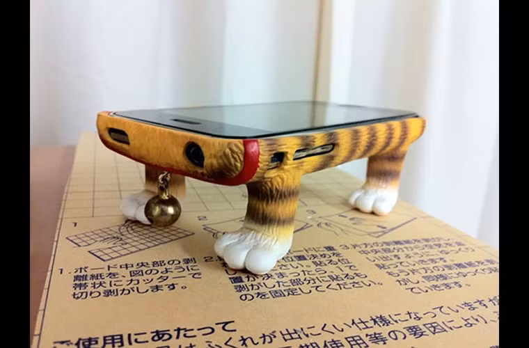 Một chiếc ốp lưng iPhone có 4 chân của một mãnh thú. Sao lại không?