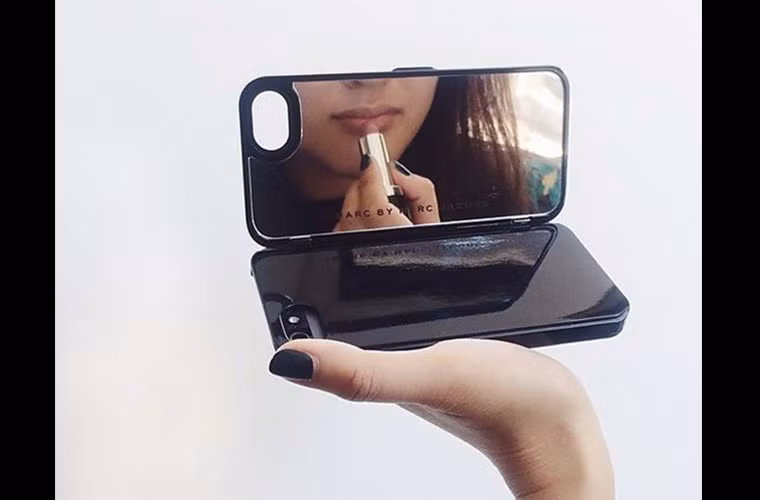 Ốp lưng "Gương", món quà "chuẩn" dành cho các quý cô.