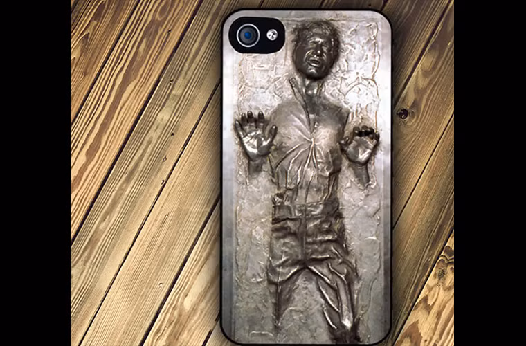 Chiếc vỏ ốp iPhone này dành cho các fan của seri phim Star Wars, với nhân vật chính Han Solo bị đóng băng trong carbonite.