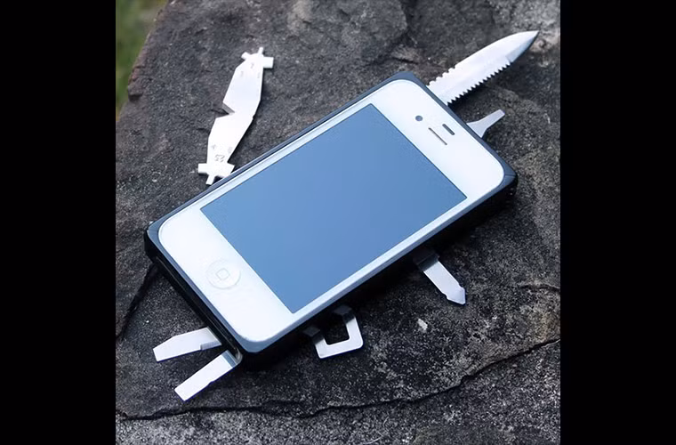 Ốp lưng "đồ nghề đa dụng", rất hợp với cánh đàn ông.