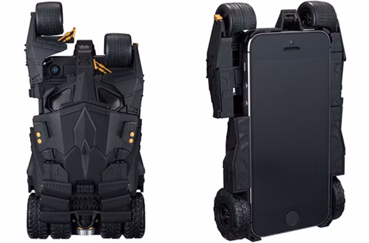 Các fan "ruột" của Batman chắc chắn sẽ cho chiếc iPhone của mình cưỡi chiếc xe huyền thoại này rồi.