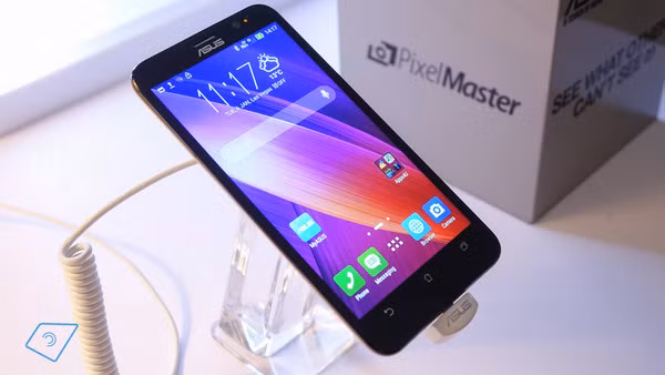 Smartphone nao se khuay dong thi truong dien thoai thang 4?