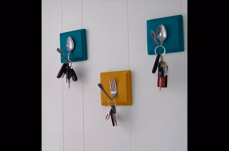 Móc treo đồ từ muỗng, nĩa bằng bạc.