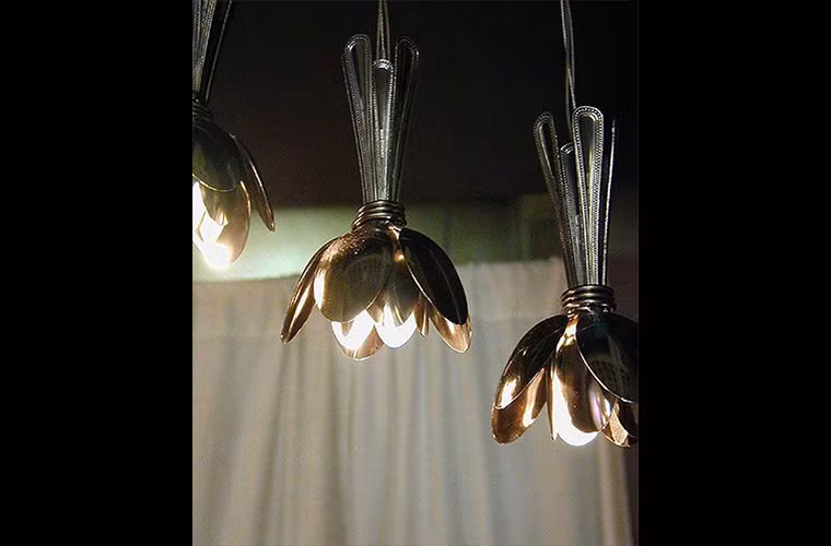 Đèn chùm thả trần từ muỗng thiết.