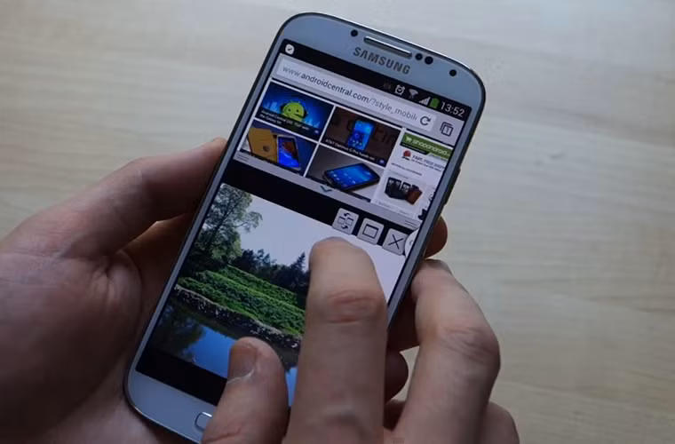  8. Hầu hết các thiết bị thuộc dòng Galaxy của Samsung, bao gồm Galaxy S6 và S6 Edge, đều cho phép bạn chạy hơn một ứng dụng và xuất hiện cùng lúc trên màn hình chủ (Home).