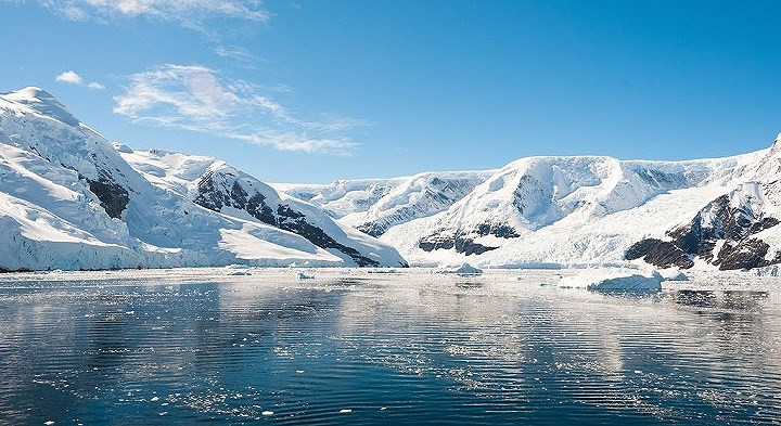 Thời tiết trong năm khoảng âm 50 độ C, địa điểm nóng nhất khoảng 25 độ C, tốc độ gió mạnh. Lý do nhiều người không đến Nam Cực chính bởi họ không đủ sức khỏe. Ảnh National Geographic