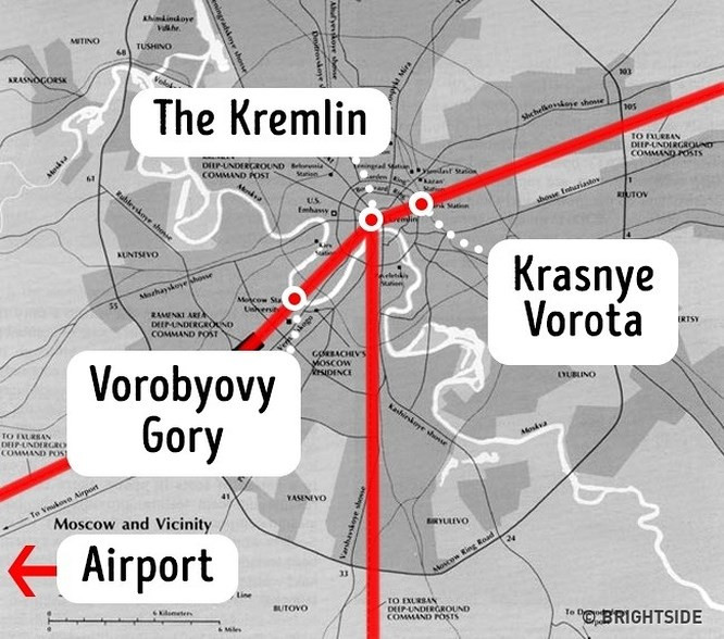  6. Hệ thống tàu điện ngầm Metro-2: Hệ thống tàu điện ngầm Metro-2 ở Moskva được xây dựng từ thời lãnh tụ Stalin theo mật lệnh của điện Kremlin, nhằm tạo đường thoát hiểm cho các quan chức cấp cao trong trường hợp khẩn cấp. Đường tàu điện ngầm bí mật nằm ở độ sâu 210 mét dưới những con đường Moscow nhộn nhịp.