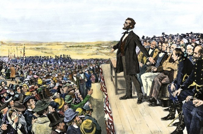  3. Abraham Lincoln có một bài phát biểu ấn tượng đến mức các phóng viên đã quên ghi chép: Vào ngày 29/5/1856, ở Bloomington, Illinois, Abraham Lincoln đã có một bài phát biểu khiến tất cả các phóng viên như bị thôi miên bởi những lời của vị tổng thống trong tương lai và quên ghi chú lại. Ngoài ra còn có một giả thuyết khác cho rằng văn bản đã bị cố tình giấu nhẹm đi do sự lên án nô lệ. Tuy nhiên, bài phát biểu dù không còn nhưng nó vẫn để lại sức ảnh hưởng mạnh mẽ đối với người dân.