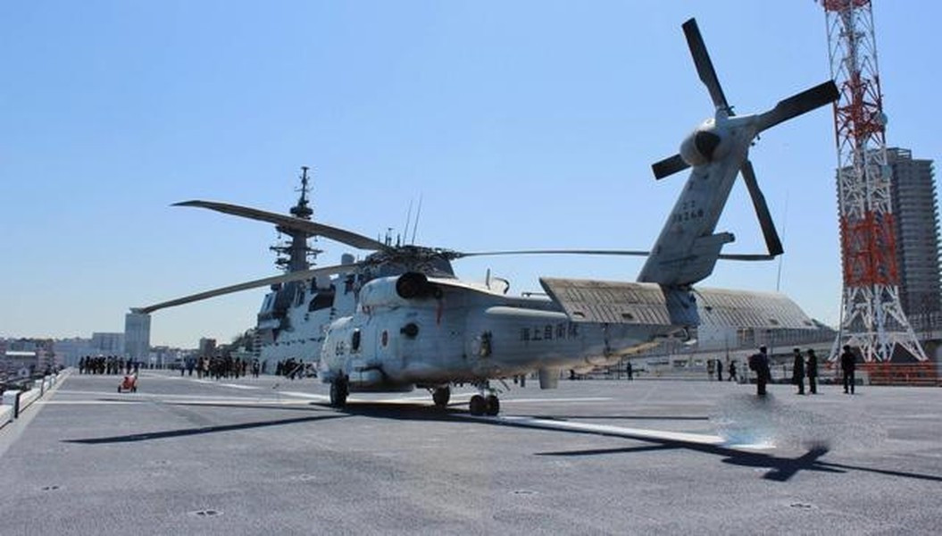 Chiến hạm này còn được thiết kế để trong trường hợp cần huy động sẽ mang theo tối đa 14 trực thăng hạng nặng, hoặc 28 trực thăng hạng trung và hạng nhẹ.