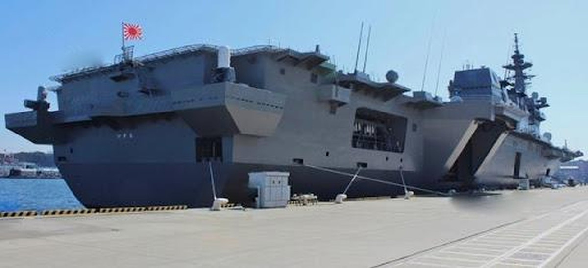 Thiết kế của tàu có boong tàu đủ rộng để cho 5 chiếc trực thăng hoạt động cùng lúc.