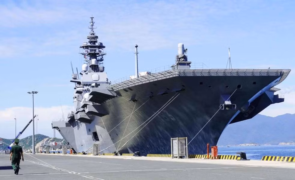 Tàu JS Kaga (DDH-184), tàu sân bay trực thăng của lực lượng Phòng vệ Biển Nhật Bản (JMSDF).