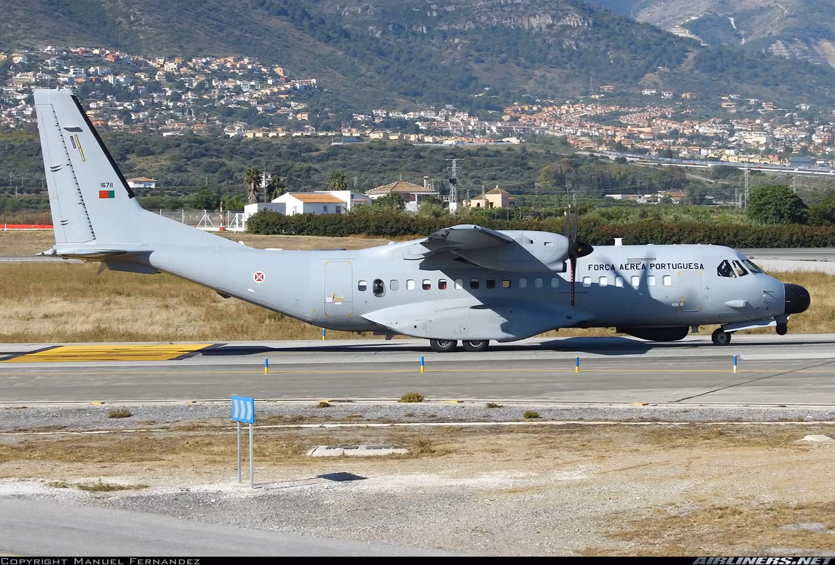 C-295MPA là phiên bản máy bay tuần tra - chống tàu ngầm do Airbus phát triển trên cơ sở sử dụng khung bệ dòng máy bay vận tải hạng trung C295. Bên cạnh vai trò chính là tuần tra-săn ngầm, C-295MPA còn có khả năng thực hiện nhiều nhiệm vụ khác như tuần tra, giám sát bảo vệ vùng đặc quyền kinh tế; cứu hộ cứu nạn trên biển; do thám; thực thi pháp luật... Nguồn ảnh: Airlines.net