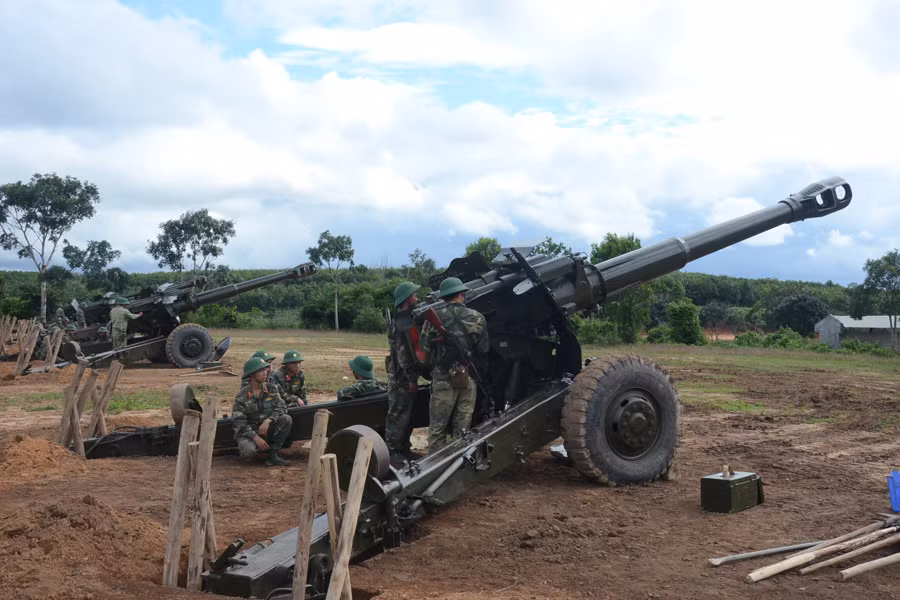 Trong các chiến dịch, Bộ đội Pháo binh đã nghiên cứu và từng bước giải quyết thành công về nghệ thuật tập trung lực lượng để tạo ưu thế sức mạnh hỏa lực pháo binh hơn hẳn địch trên hướng chủ yếu, nhiệm vụ quan trọng và trong các trận đánh then chốt của chiến dịch thể hiện rõ sự vận dụng sáng tạo, tài tình, phù hợp với quy luật "mạnh được, yếu thua". Nguồn ảnh: Báo Gia Lai