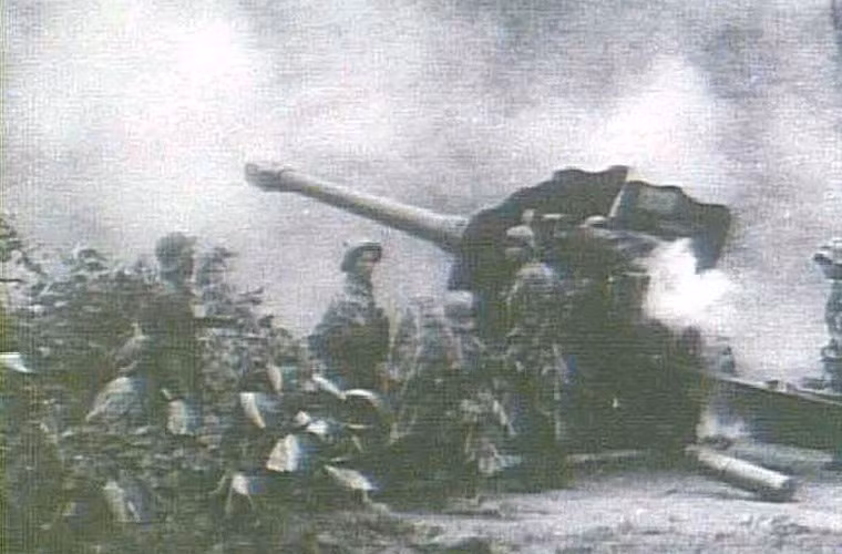 Trong cuộc kháng chiến chống Mỹ, cứu nước, nghệ thuật tổ chức, sử dụng lực lượng pháo binh tiếp tục phát triển và giành được thắng lợi to lớn. Điển hình là nghệ thuật sử dụng lực lượng trong Chiến dịch Tây Nguyên (năm 1975). So sánh lực lượng pháo binh xe kéo trên toàn chiến dịch, ta chỉ có 94 khẩu, trong khi địch có tới 250 khẩu, gấp ta đến 2,4 lần…Nguồn ảnh: QĐND